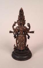 Sujet en bronze, représentant Avalokitesvara à huit bras, debout sur...