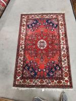 TAPIS velours laine fond rouge. Perse du Nord. 126 x...