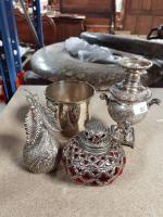 Ensemble d'objets en métal argenté : samovar, boîtes, rafraichissoir
