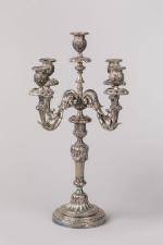 BOUGEOIR à cinq feux en métal argenté. Style Louis XVI....