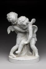 GROUPE en porcelaine représentant deux anges "Le coeur brisé". Marques...