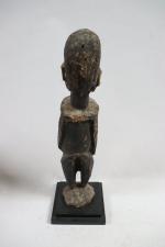 Mali:  Statuette de style Dogon en bois érodé à...