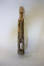 Mali : Statuette Dogon, en bois fortement érodé dans la...