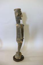 Mali : Statue masculine Dogon en bois à patine brun...