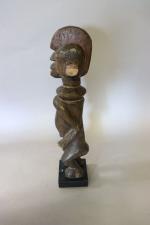 Nigeria : Statue Jukun en bois à patine brune avec...