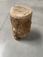 Petit TABOURET en bois tripode rustique