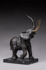 « Éléphant »
Sujet en bronze à patine brune avec les...