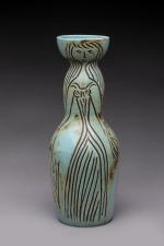 Accolay 
Vase anthropomorphe en céramique verte à décor ciselé d'un...