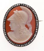 CAMEE sur agate cornaline à décor d'un buste d'Athéna tourné...