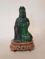Sujet en zoïsite, représentant une Guanyin. Chine, XXe siècle. H:...