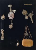 Lot de bijoux en métal, comprenant fragments de châtelaine, bourse,...