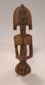 Style Bambara Statuette d'homme en bois. Usures. H: 42 cm