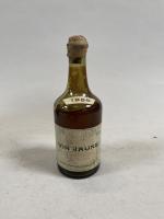 1B Vin jaune 1959. Niveau 10 cm. Etiquette tachée. Capsule...