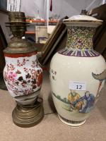 Deux VASES en céramique Chine XXe siècle. Montés en lampe....
