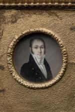 ECOLE FRANCAISE du XVIIIème siècle. Portrait d'homme en habit gris....