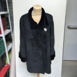FERAUD PARIS:Manteau gris en laine vierge et angora. Taille 44....