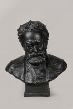 Louis Ernest Barrias (1841-1905)
« Buste de Victor Hugo »
Plâtre peint...