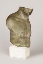 Igor Mitoraj (1944-2014)
« Asclépios »
Buste en bronze à patine verte...