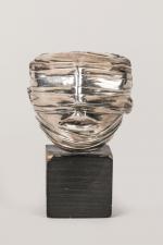 Igor Mitoraj (1944-2014)
« Visage bandé »
Masque en bronze argenté. Signé,...