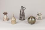 Ensemble de cinq céramiques diverses :
Vase de Jacques Blin H....