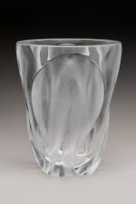 Lalique France
Vase modèle « Ingrid » en verre moulé pressé...