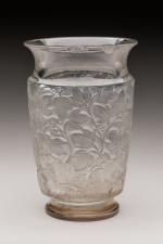 Lalique France
Vase modèle « Deauville » en verre moulé pressé...