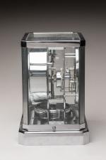 Jaeger-LeCoultre
Pendule cage modèle Atmos en métal chromé et chiffres sur...