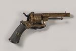 France
Revolver type Lefaucheux en bronze 
Crosse bronze avec plaquettes finement...