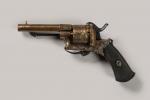 France
Revolver type Lefaucheux en bronze 
Crosse bronze avec plaquettes finement...