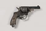 Grande Bretagne
Revolver British Constabulary calibre 380
Plaquettes bois finement quadrillées, calots...