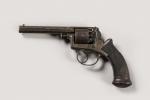 Grande Bretagne
Revolver Adams calibre 31 
Crosse et calotte bois finement...
