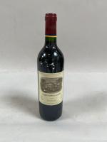 1B rouge Bordeaux Pauillac Carruades de Lafite 2002. Niveau goulot....