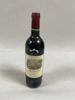 1B rouge Bordeaux Pauillac Carruades de Lafite 1997. Niveau goulot....