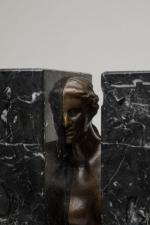 Sacha Sosno (1937-2013)
« Oblitération »
Sujet en bronze et marbre veiné....