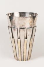 Jean Puiforcat (1897-1945)Important vase en argent de forme ouverte à...
