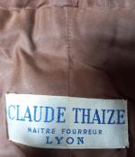 Claude THAIZE, maître fourreur à Lyon, une cape boléro en...