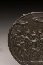 Plaquette en bronze de forme ovale représentant l'Enlèvement des Sabines
Surmoulage...
