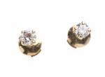 Paire de BOUTONS d'OREILLES en or jaune 750/°°et diamants de...