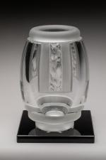 Aristide Colotte (1885-1959)Vase fuselé à col torique en cristal incolore...