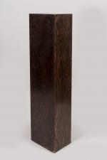 André Sornay (1902-2000)
Sellette de forme carrée en pin d'Oregon clouté...