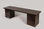 André Sornay (1902-2000)
Longue table basse en pin d'Oregon clouté teinté...
