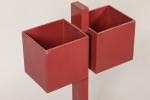 André Sornay (1902-2000)
Porte-parapluie moderniste en bois laqué rouge à deux...