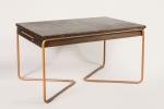 André Sornay (1902-2000)
Table bureau à plateau rectangulaire en pin d'Oregon...