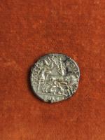 137 BC
DENIER POMPEIA : Tête casquée de ROME Rv :...