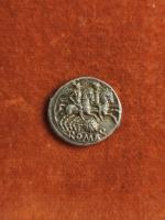 126 BC
DENIER QUINCTIA : Tête casquée de ROME, Apex derrière,...