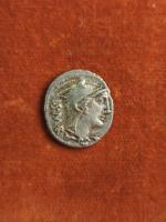 105 BC 
DENIER THORIA : Tête de JUNON SOSPIRA, I...