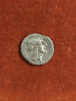 91 BC
DENIER NJUNIA (Junius silanus) Tête casquée de ROME Rv...