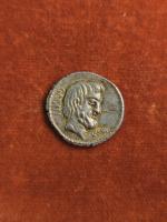 89 BC
DENIER TITURIA : Tête barbue du roi TATIUS, SABIN,...
