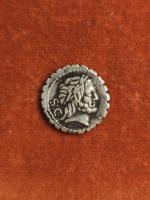 83 BC
DENIER SERRATUS d'ANTONIA : Tête laurée de JUPITER, SC...