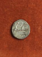 77 BC
DENIER RUTILIA : Tête casquée de ROME, FLAC derrière,...